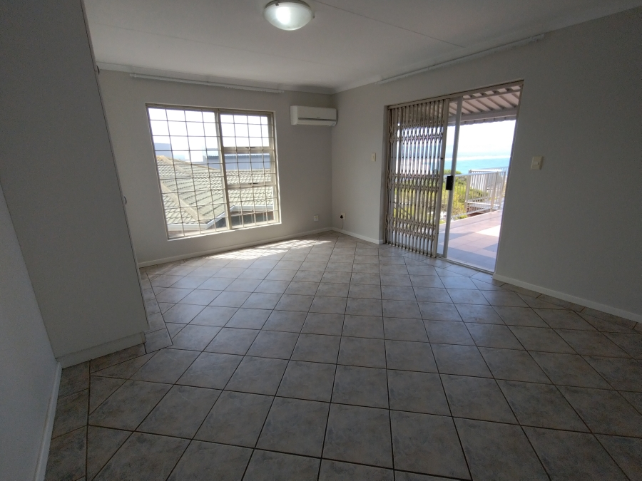 7 Bedroom Property for Sale in Wavecrest Eastern Cape